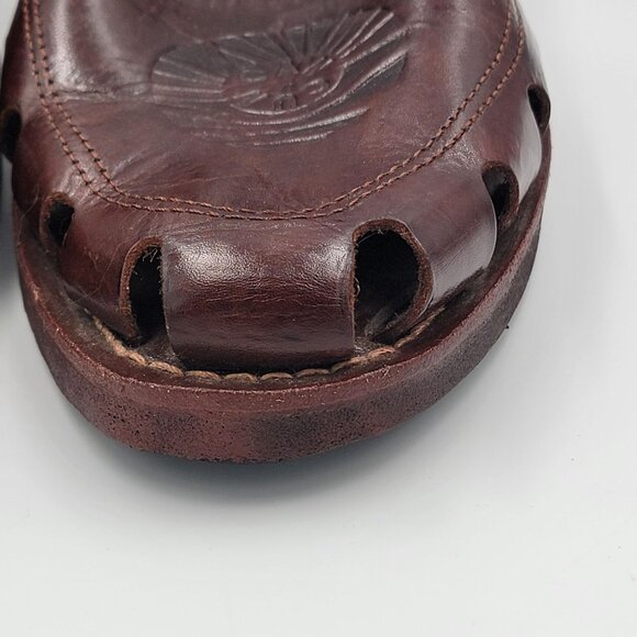 Don Chuy Brown Leather Fisherman Sandals With Buckle Closure & Embossed Design - Picture 3 of 16